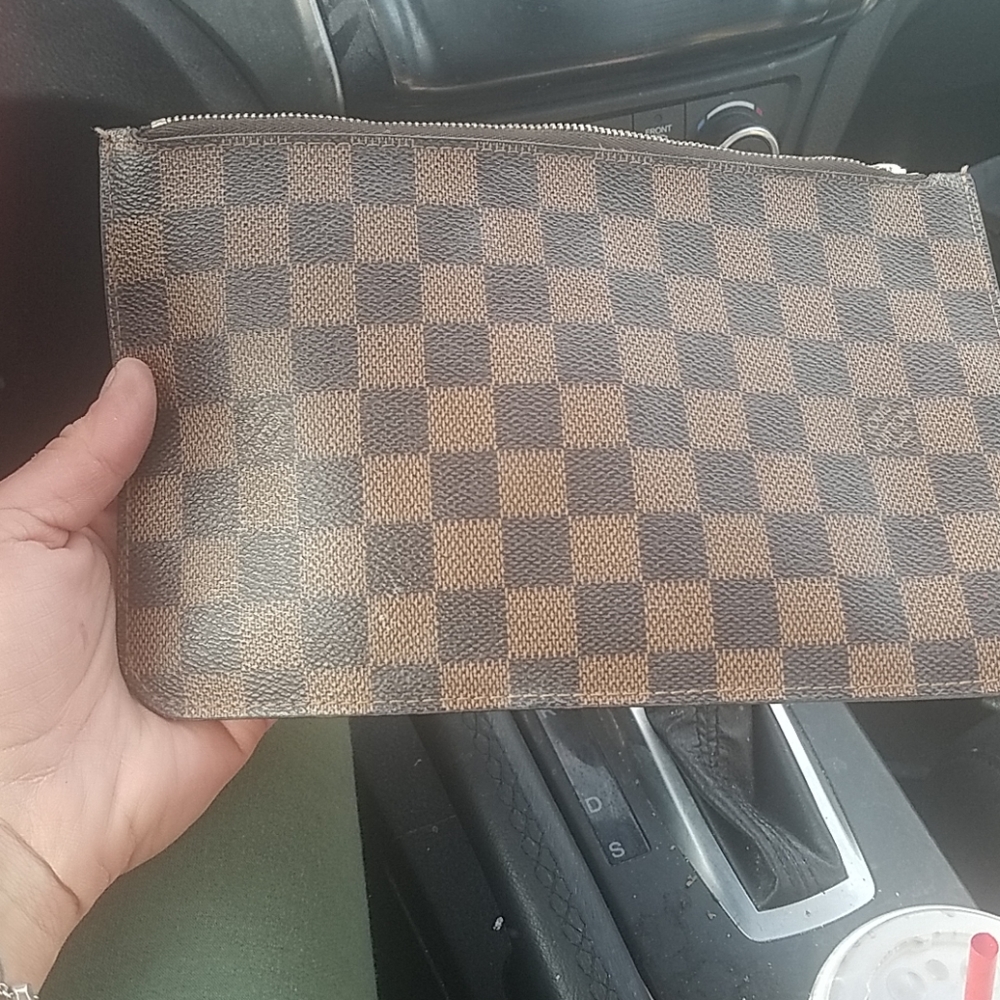 LV pouchlette